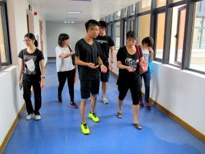 SHEAC students were patiently introducing different aspects of College life to the parents. 書院同學耐心地為到訪的家長介紹各個層面的大學生活。