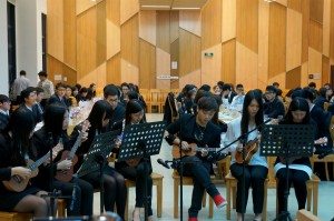 Students of the Tuesday class performed Jolin Tsai’s “Rewind”. 週二班的同學們表演了蔡依琳的《倒帶》。
