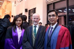 College Master Prof. Iu Vai Pan, Guest-of-Honour Prof. Martyn Evans, and Fellwo Prof. Rose Lai 院長姚偉彬教授、特約嘉賓Martyn Evans教授及Fellow黎寧教授合照留念