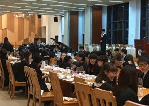 Students running for the election conveyed about their platforms after the High Table Dinner. 參選同學們在高桌晚宴結束後進行了政綱宣講。