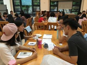 Student leaders shared their comments and suggestions on different cases that they would very likely encounter in the coming future. 學生領袖分享了他們對於在不久將來他們極有可能遭遇的不同個案的意見和建議。
