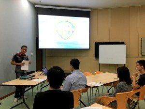 Prof. Newman Lam introduced the background and meaning of the film series to the participants. 林明基教授向參加者介紹電影系列的背景和意義。