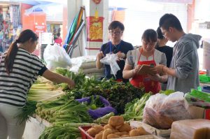 Career experiential activity: working in a wet market 職業體驗活動：在菜市場工作