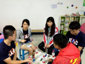 Group discussion on next day’s activities to be conducted for school children 分組討論第二天將為學童進行的活動